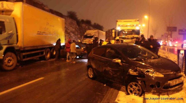 Kayseri'de 8 araçlı zincirleme trafik kazası: 1'i ağır 5 yaralı