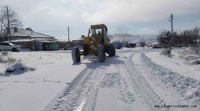 Kayseri'de ulaşıma kapanan 273 mahalle yolu açıldı