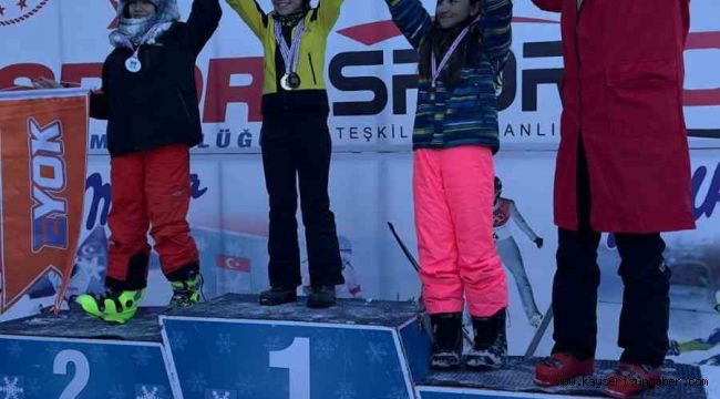 Kayserili kayakçılardan 10 madalya birden
