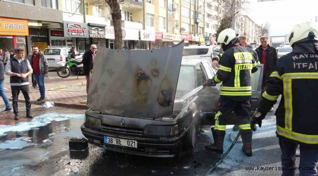 Marşa bastı, araba yandı