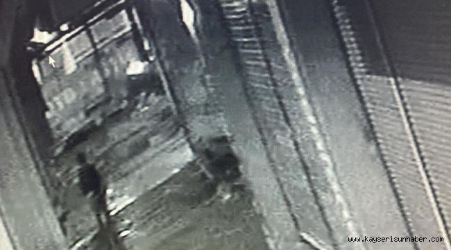 Oto lastikçi yanmamış yakılmış