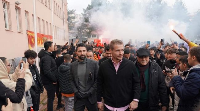 Stada değil, okula geldiler