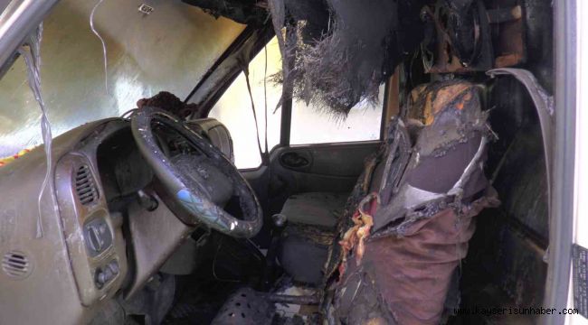 Takviye yaparken minibüsü yaktı