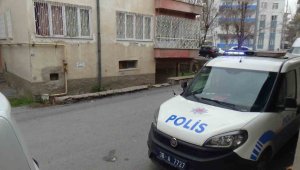 Yaşlı adam evinde ölü bulundu