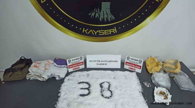 Zehir taciri uyuşturucuyu satamadan yakalandı