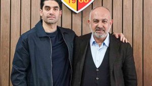 Ali Karimi 3 yıllık yeni sözleşmeye imza attı