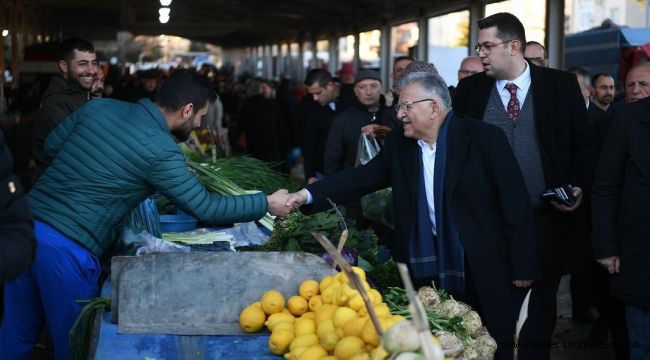 Başkan Büyükkılıç'tan Esenyurt Semt Pazarı'na ziyaret