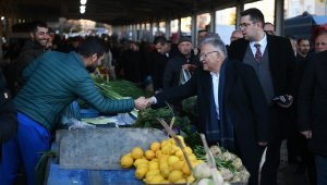 Başkan Büyükkılıç'tan Esenyurt Semt Pazarı'na ziyaret