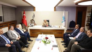 Başkan Büyükkılıç'tan kurmayları ile bir gece mesaisi daha