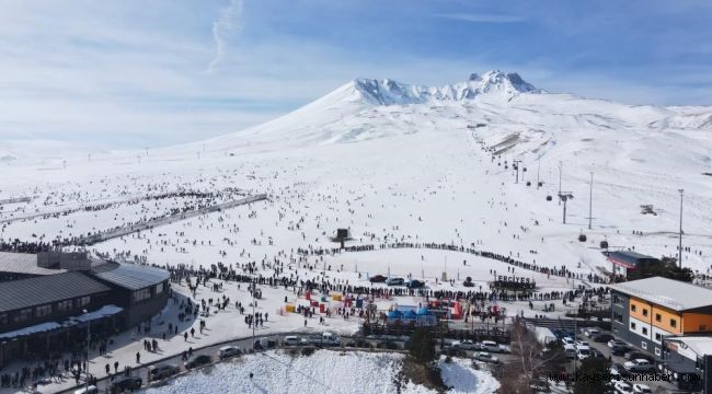 Erciyes'e hafta sonunda ziyaretçi akını: 127 bin kişi ziyaret etti