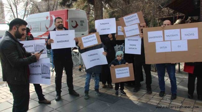 Ev verme vaadiyle vatandaşı dolandırdıkları iddia edilen sanıklar hakim karşısında