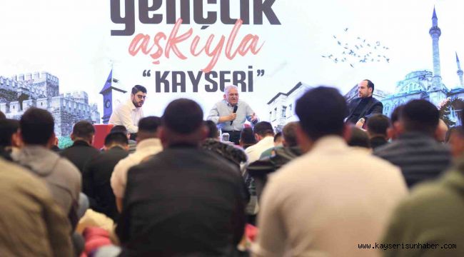 Gençler sordu, Başkan Büyükkılıç, 'gençlik aşkıyla' cevapladı