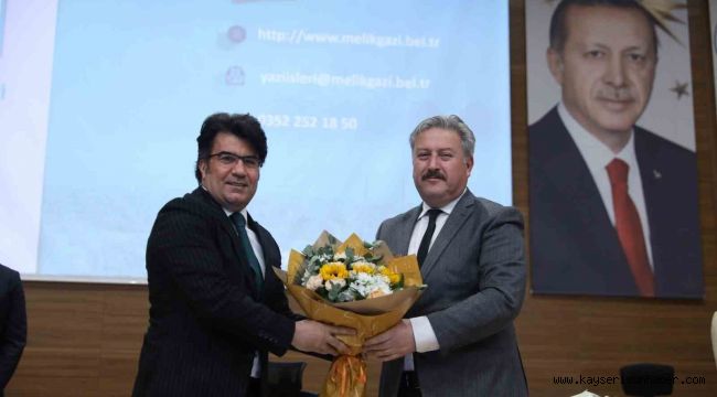 Melikgazi'nin uyum içince çalışan meclis üyeleri Başkan Palancıoğlu'nu tebrik etti