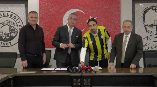 Talasgücü'nde İbrahim Öztürk ile imzalar atıldı