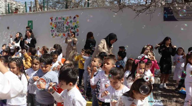 Anaokulu öğrencilerinden renkli etkinlik: Hijyene dikkat çektiler