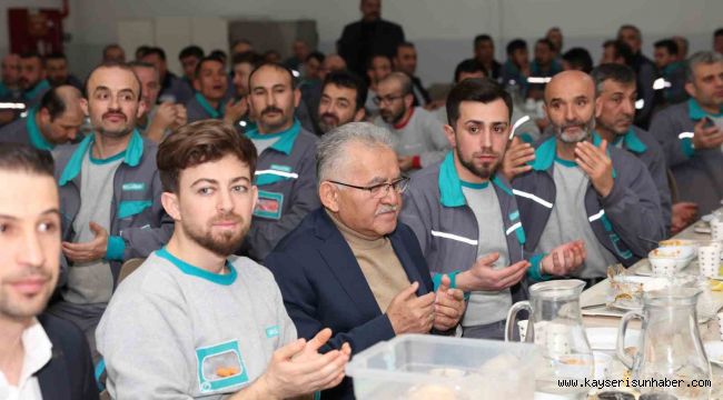 Başkan Büyükkılıç, işçilerle birlikte sahur yaptı