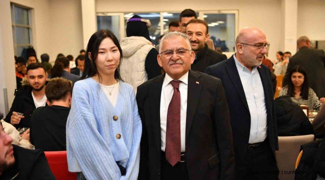 Başkan Büyükkılıç; KAYÜ'de öğrencilerle iftar sofrasında buluştu