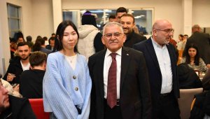 Başkan Büyükkılıç; KAYÜ'de öğrencilerle iftar sofrasında buluştu
