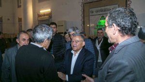 Başkan Büyükkılıç, mahalle mahalle geziyor, vatandaşla kucaklaşıyor