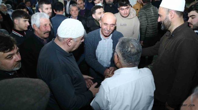 Başkan Büyükkılıç; teravih sonrasında vatandaşla buluştu