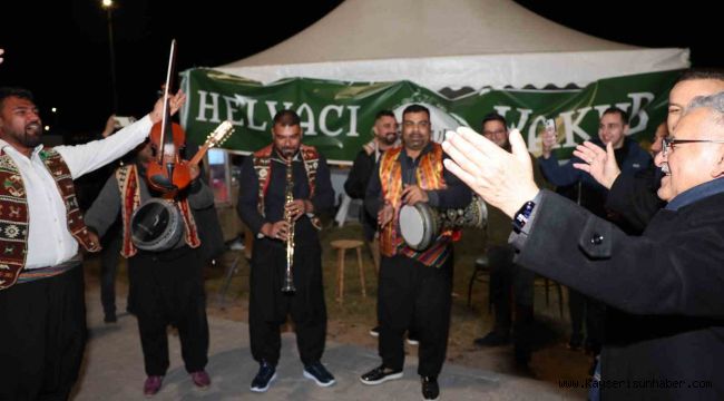 Başkan Büyükkılıç'a Ramazan Etkinliklerinde çalgıcılardan sürpriz beste