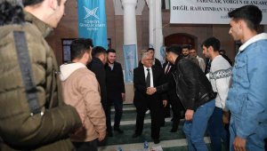 Başkan Büyükkılılç; iftar programında gençlerle, teravihin ardından da vatandaşlarla buluştu