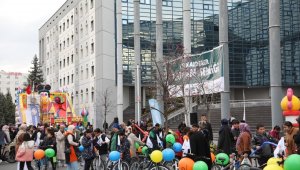 Başkan Çolakbayrakdar, yetimlerin gönlünü fethetti