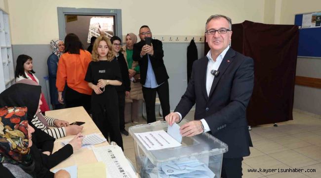 Başkan Özdoğan: "Demokrasi şöleni içerisinde geçen bir seçim gününü yaşıyoruz"