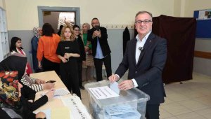 Başkan Özdoğan: "Demokrasi şöleni içerisinde geçen bir seçim gününü yaşıyoruz"