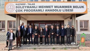 Başkan Yalçın Süleymanlılı öğrencilerin Çanakkale Tiyatrosu'nu izledi