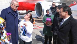 Cumhurbaşkanı Erdoğan'ı Kayseri'de Down sendromlu öğrenciler karşıladı