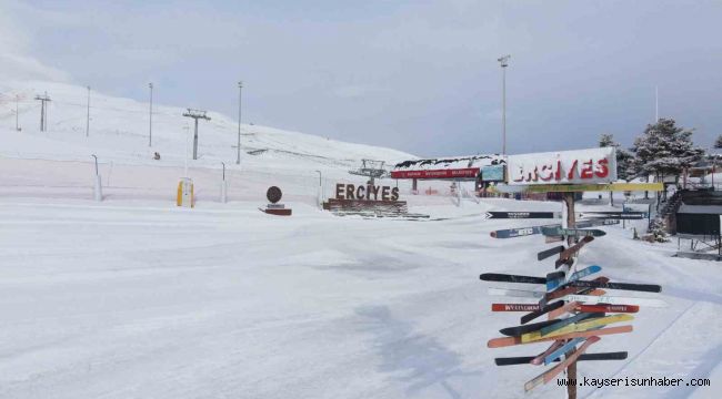 Erciyes'te kar kalınlığı 120 santimetreyi buldu