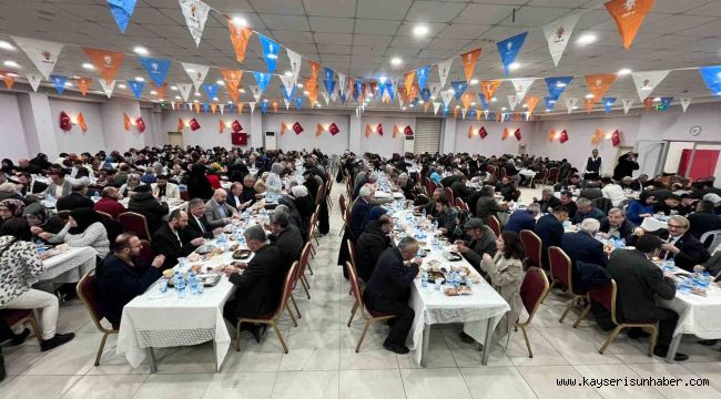 Hacılar iftar sofrasında buluştu