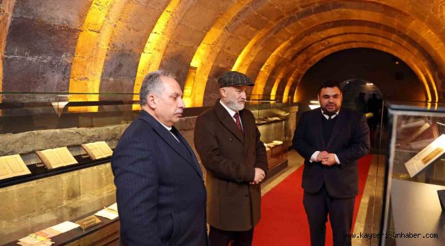 Halil Necipoğlu, Tıpkıbasım Mushaflar Sergisi'ne hayran kaldı