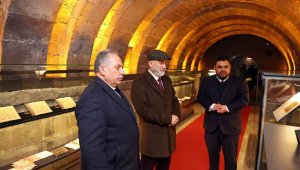 Halil Necipoğlu, Tıpkıbasım Mushaflar Sergisi'ne hayran kaldı