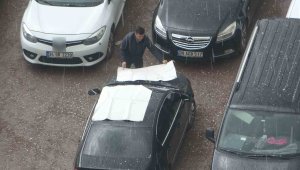 Kayseri'de dolu bir anda bastırdı, vatandaşlar ne yapacağını şaşırdı