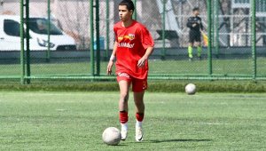 Kayserispor'un genç oyuncusu Aras Çelik'e milli davet