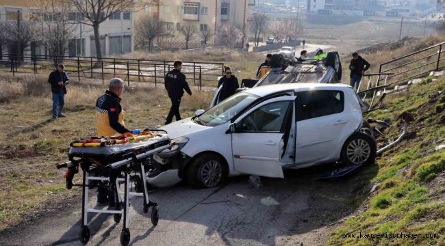 Otomobil yavaşlayan araca arkadan çarptı: 2 yaralı