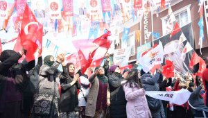 Sarıoğlan'da coşkulu kalabalık, Başkan Büyükkılıç'ı bağrına bastı