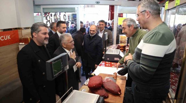 Üzüm'den gündüz esnaf ziyaretleri, akşam gençlik buluşmaları