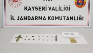 Arama yapılan araçtan çok sayıda tarihi eser çıktı