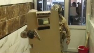 Aranan şahıslara 102 polis ile operasyon: 13 gözaltı