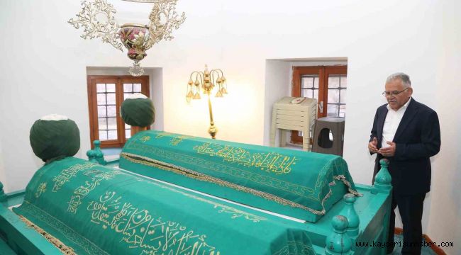 Başkan Büyükkılıç, esnafla buluştu, Şeyh İbrahim Tennuri Hazretleri'nin türbesini ziyaret etti