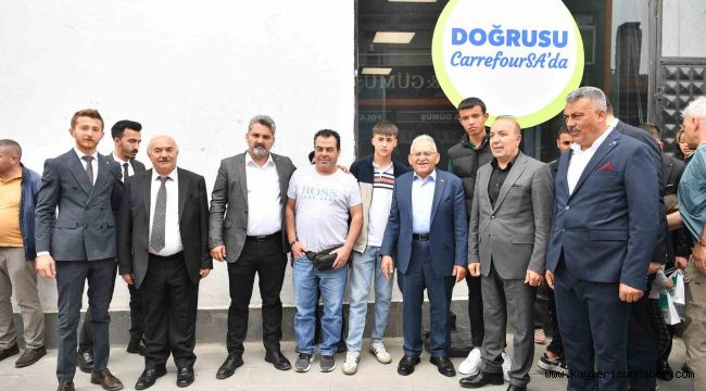 Başkan Büyükkılıç, Pınarbaşı esnafı ve ilçe sakinleriyle kucaklaştı