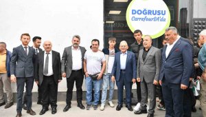 Başkan Büyükkılıç, Pınarbaşı esnafı ve ilçe sakinleriyle kucaklaştı