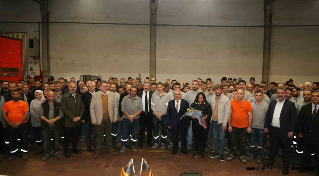 Başkan Büyükkılıç: ". Bu güzel şehri ihracatta önemli noktaya getiren işçi kardeşlerimizin alnından öpüyorum"