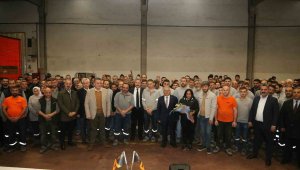 Başkan Büyükkılıç: ". Bu güzel şehri ihracatta önemli noktaya getiren işçi kardeşlerimizin alnından öpüyorum"