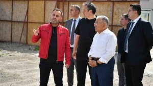 Başkan Büyükkılıç Tarihi Kayseri Mahallesi'nde 2'inci etap çalışmalarını inceledi