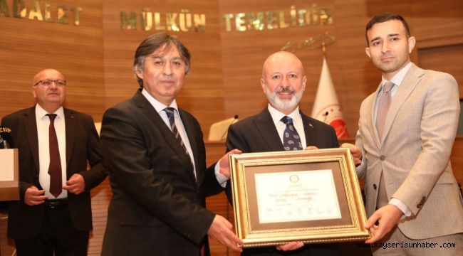 Başkan Çolakbayrakdar mazbatasını aldı