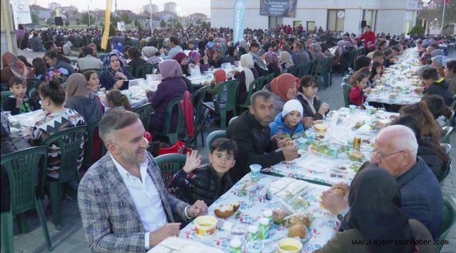 Başkan Çolakbayrakdar, "Hemşehrilerimizle Ramazan'ın güzelliklerini paylaşıyoruz"